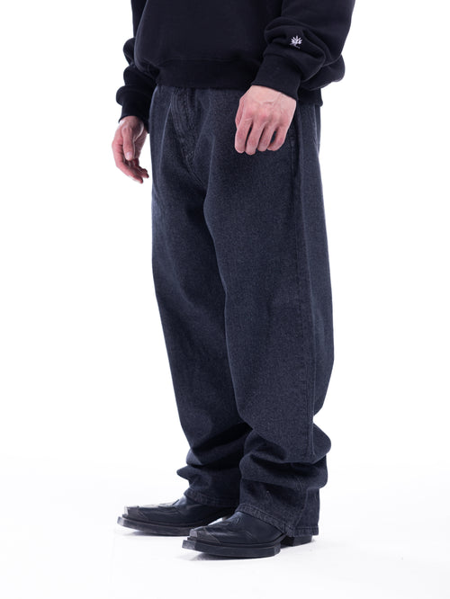 BLACK RAW DENIM