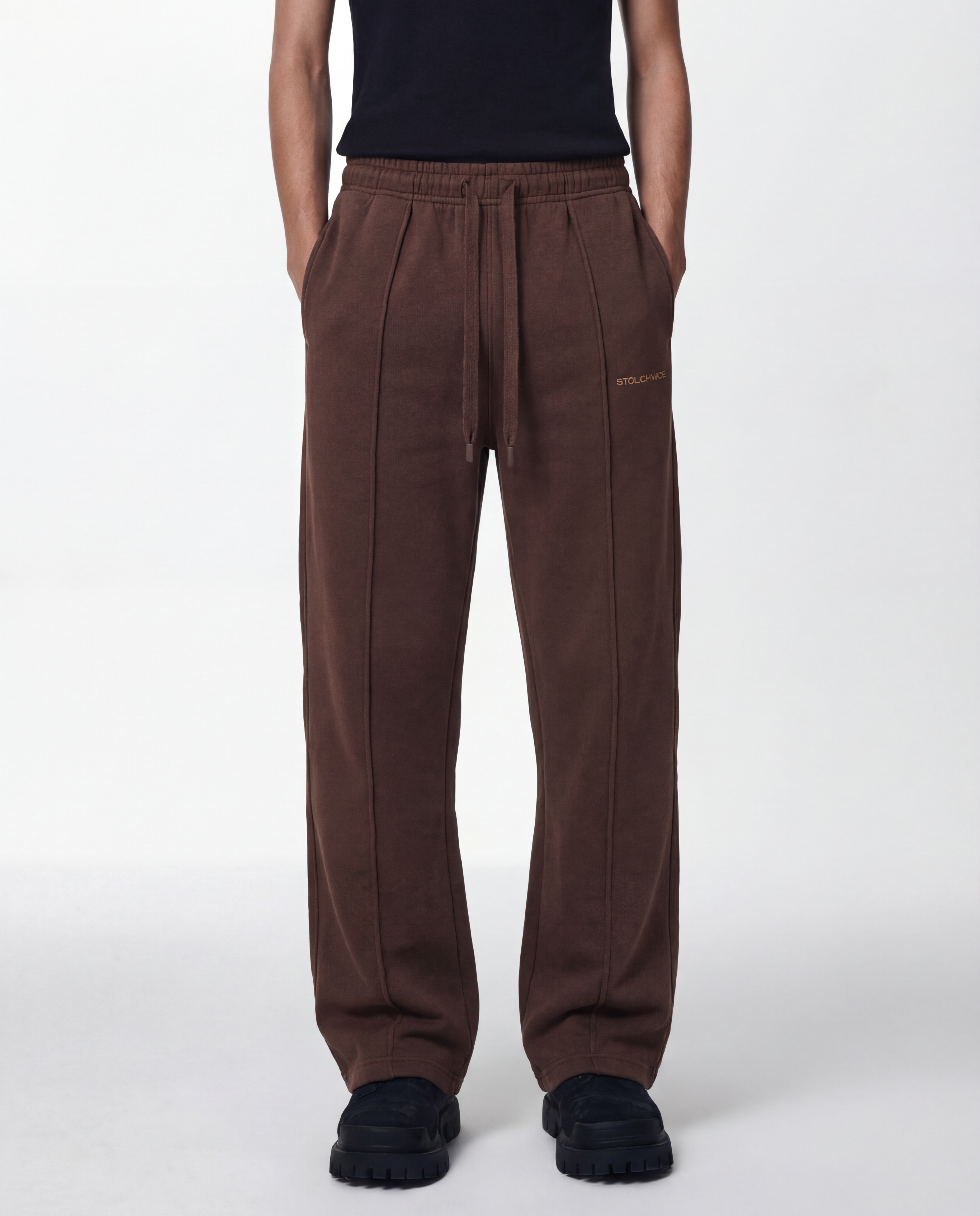 CORE SWEATPANTS IN BROWN