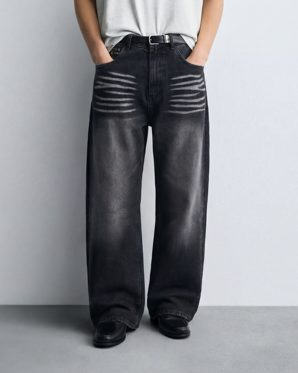 CHALK DENIM IN BLACK