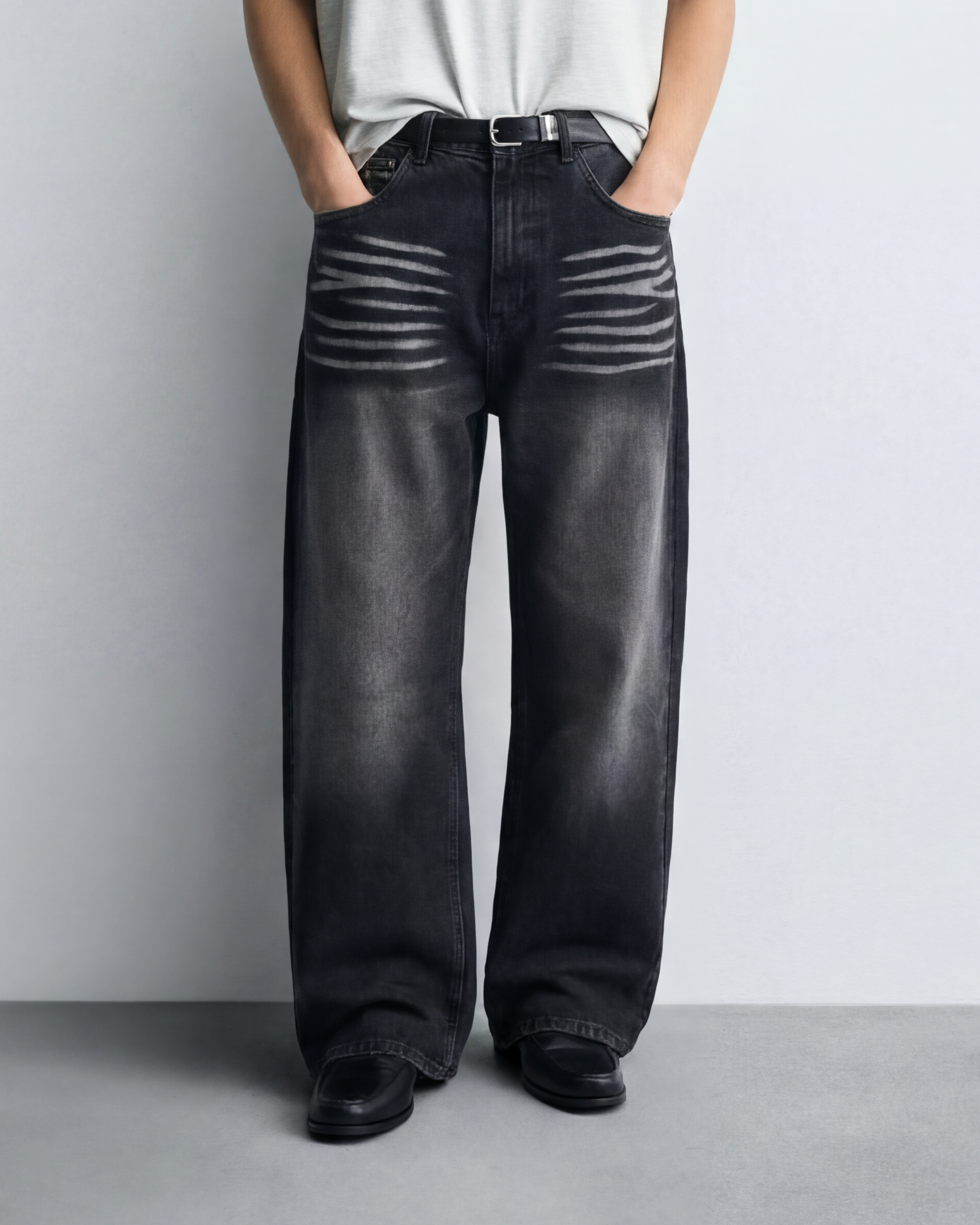 CHALK DENIM IN BLACK