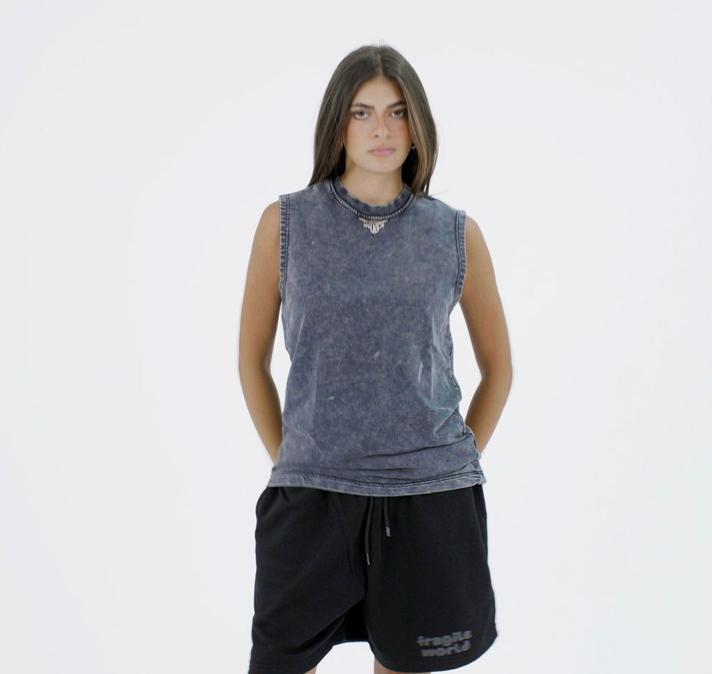 Washed oversized cut tee