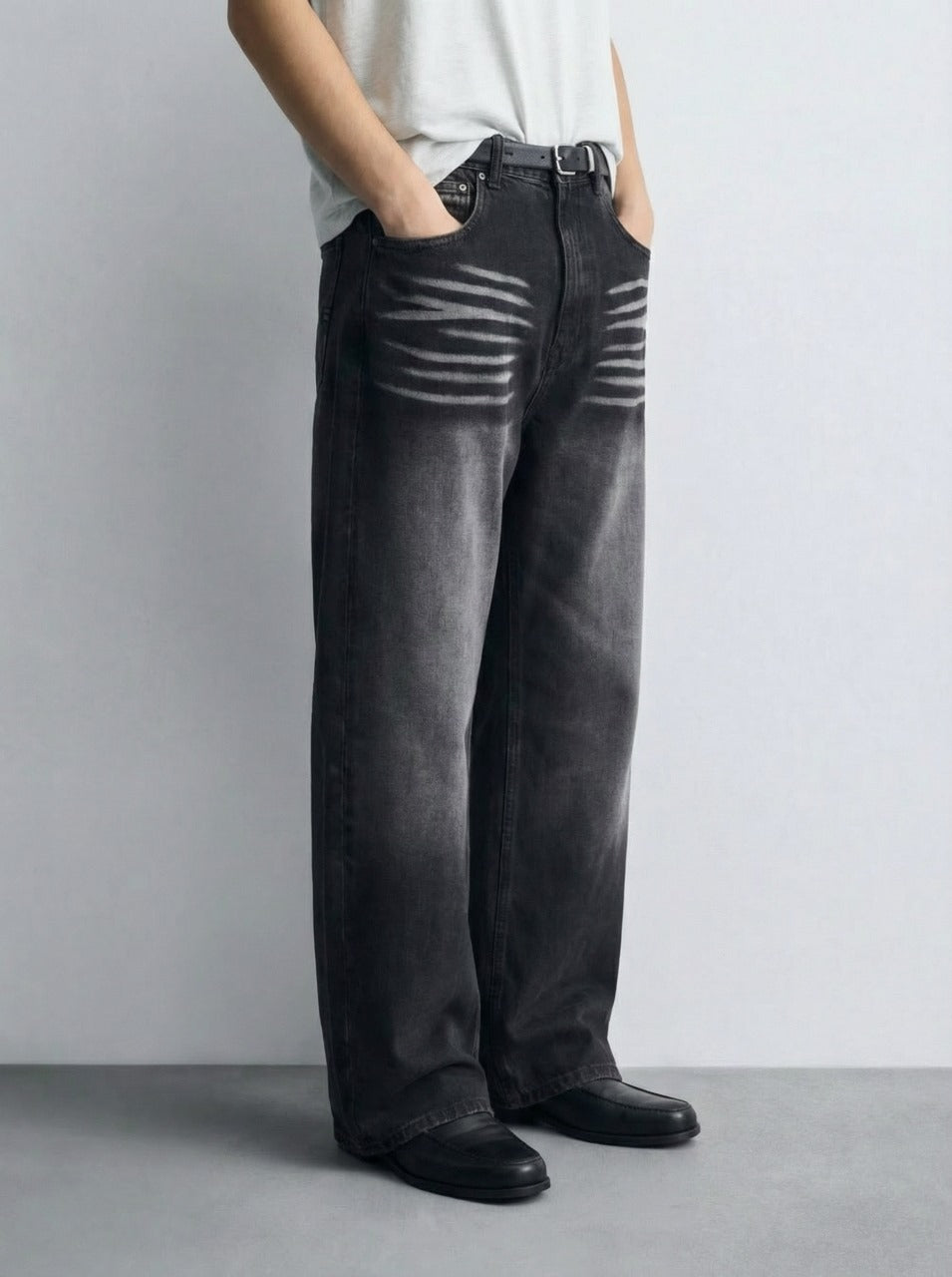 CHALK DENIM IN BLACK