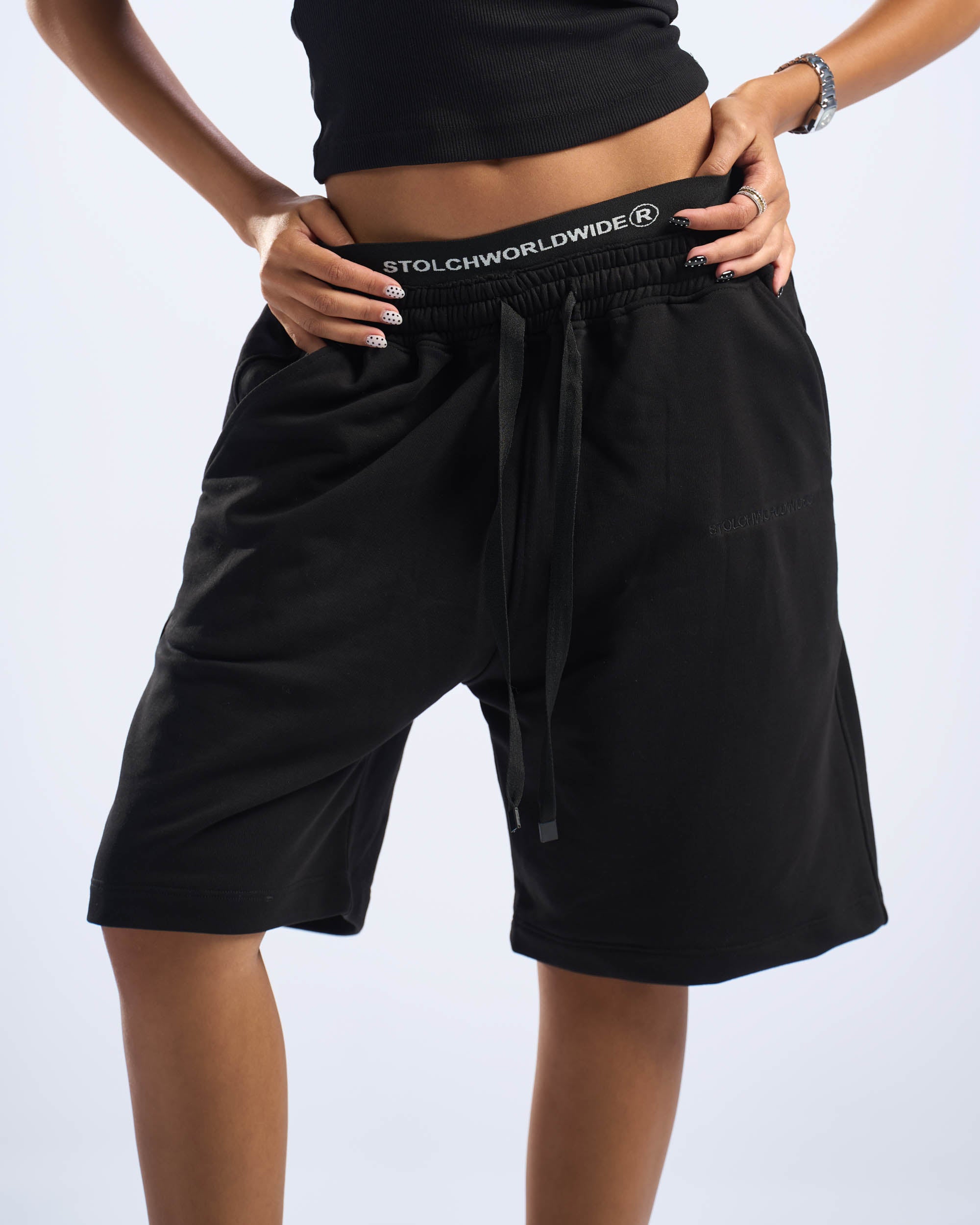 black basic short