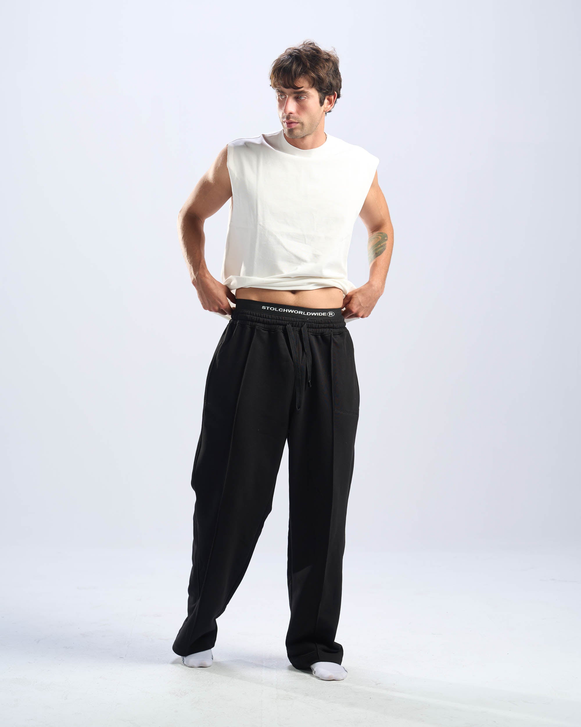 CORE SWEATPANTS IN BLACK