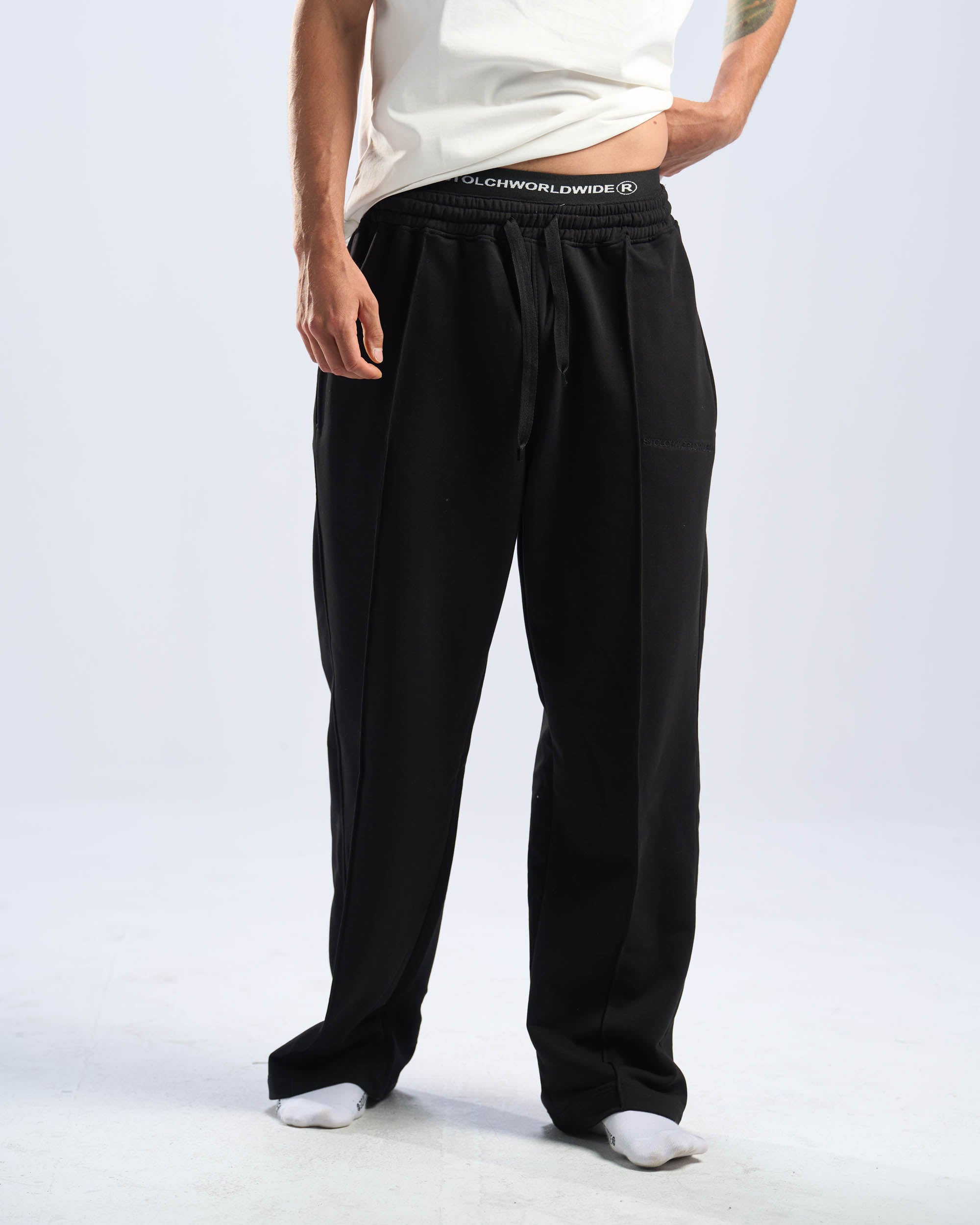 CORE SWEATPANTS IN BLACK