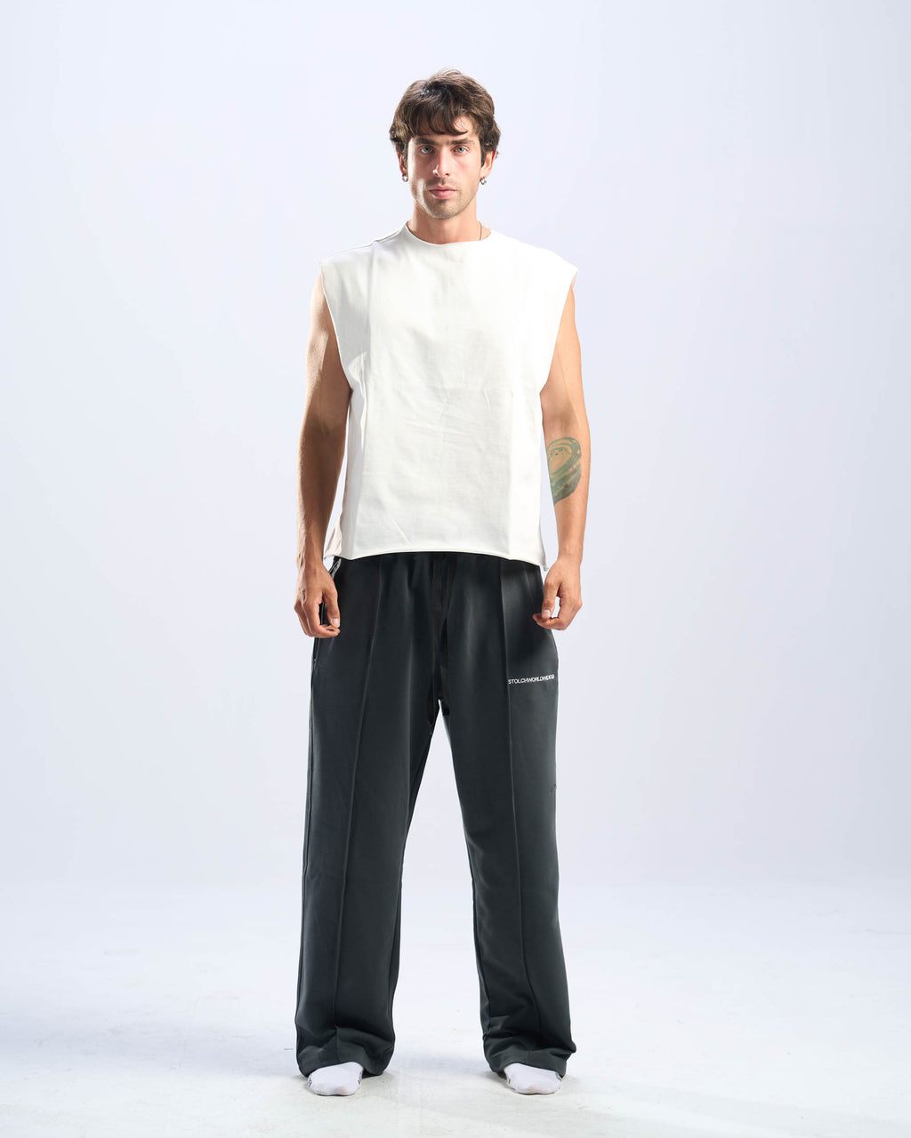 CORE SWEATPANTS IN CHARCOAL GREY