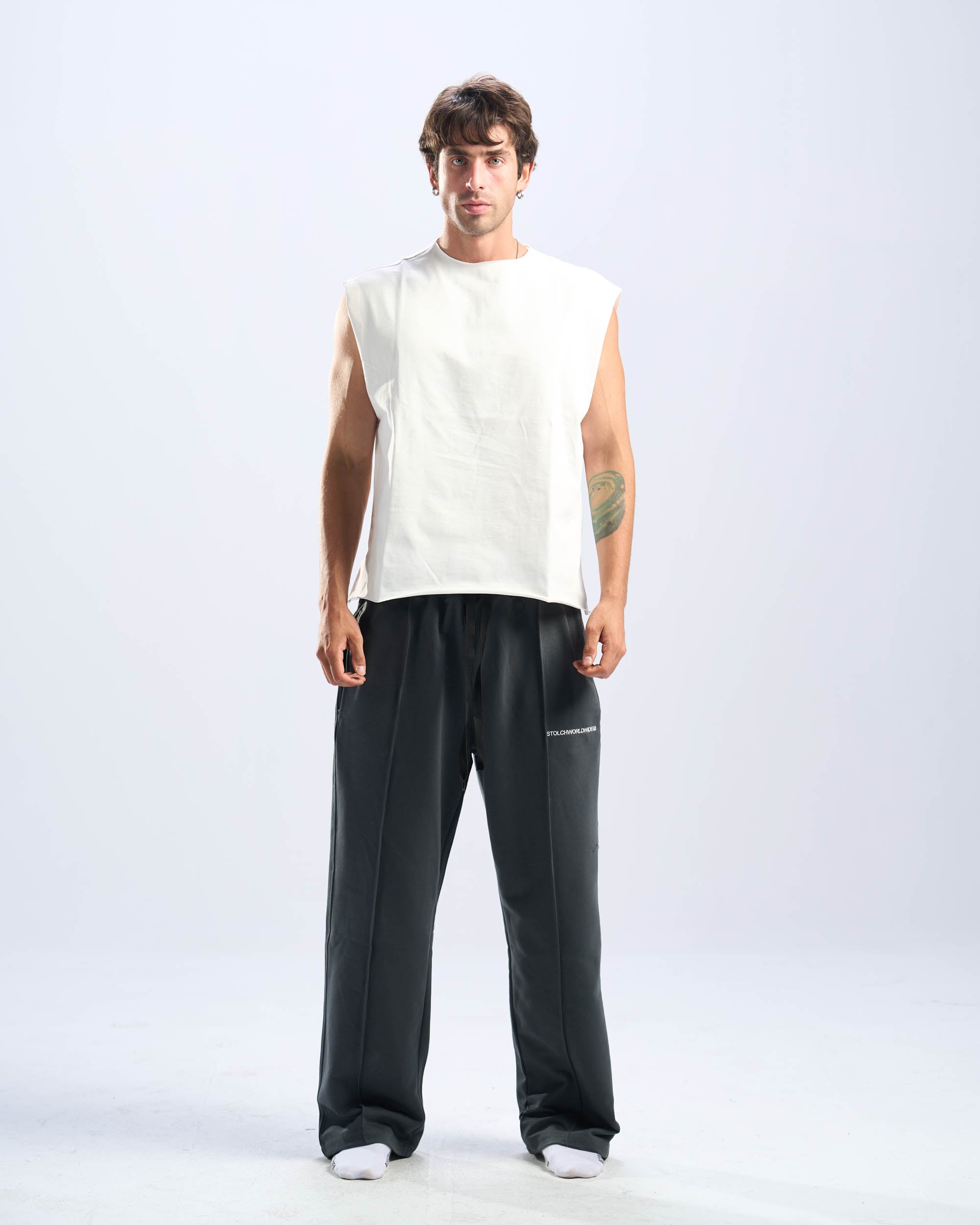 CORE SWEATPANTS IN CHARCOAL GREY