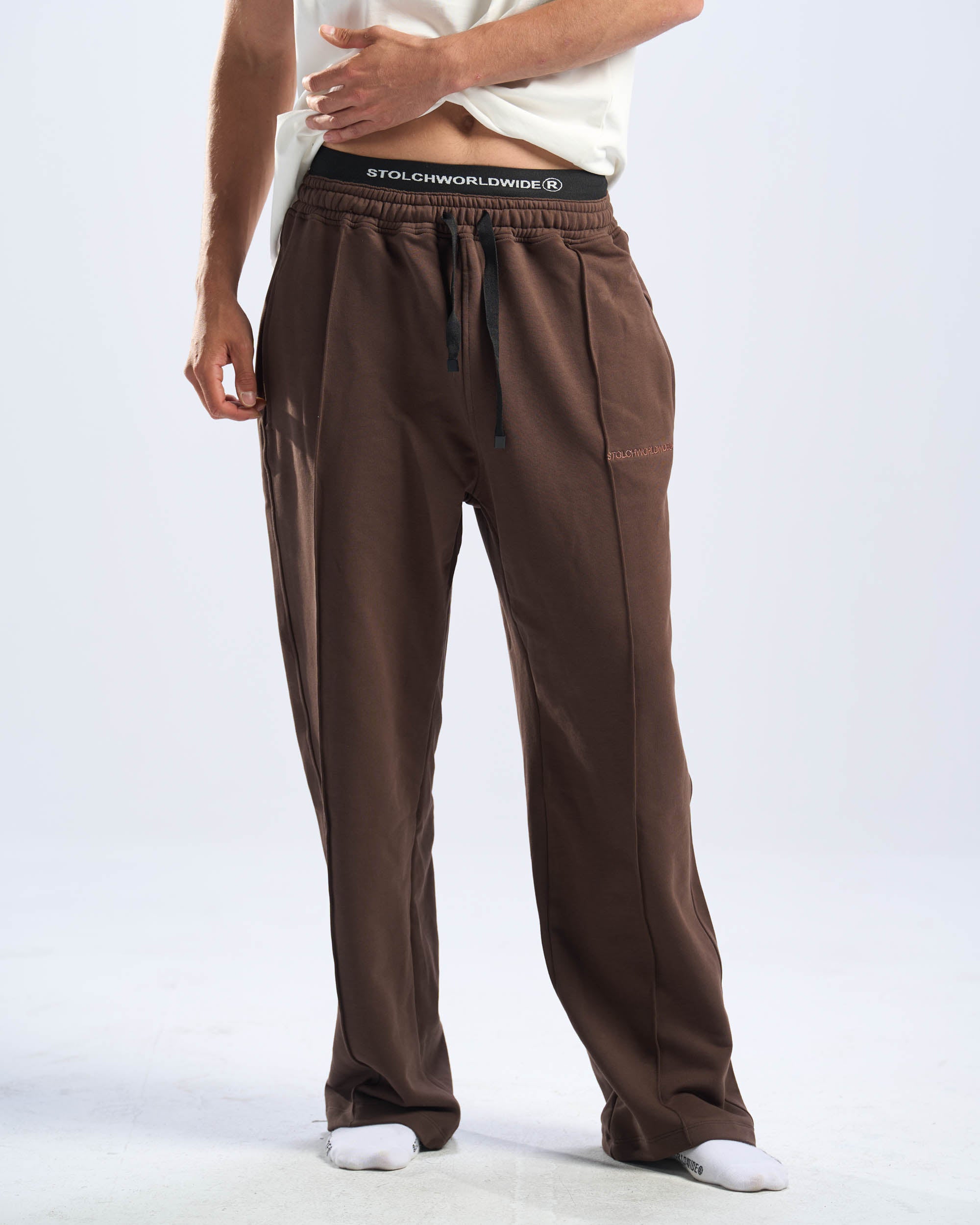 CORE SWEATPANTS IN BROWN