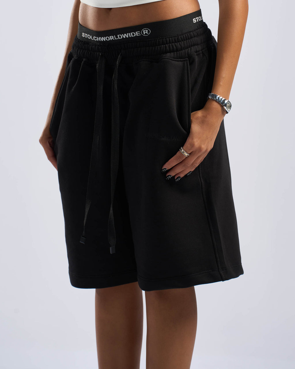 black basic short