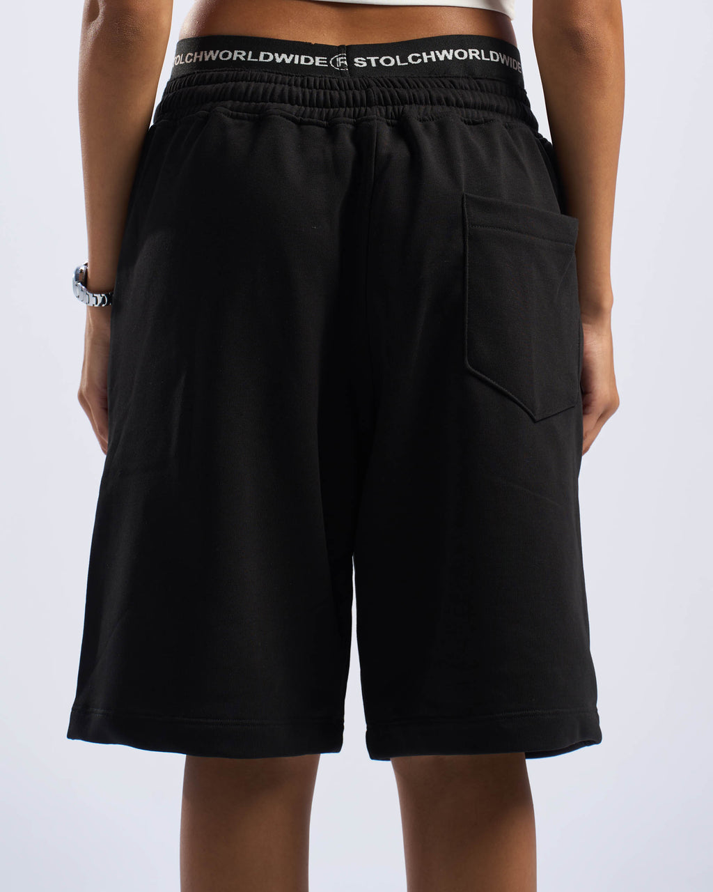 black basic short