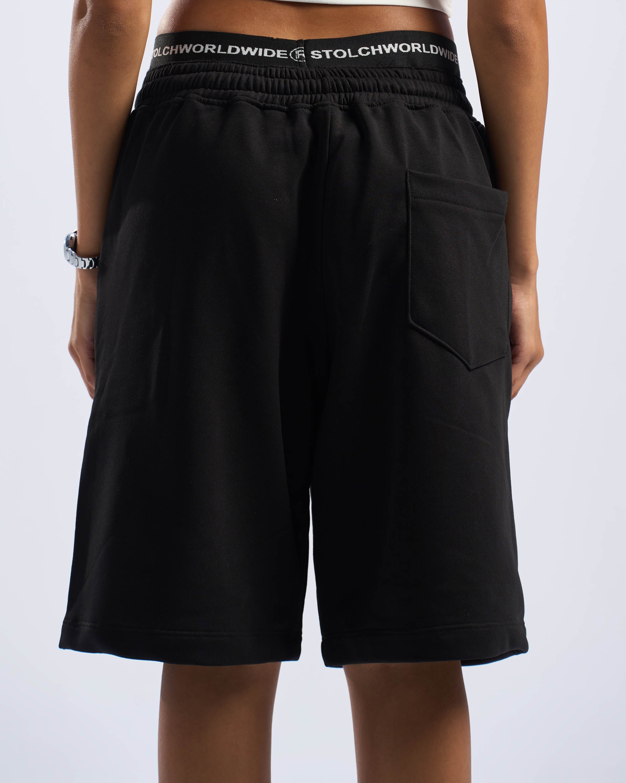 black basic short