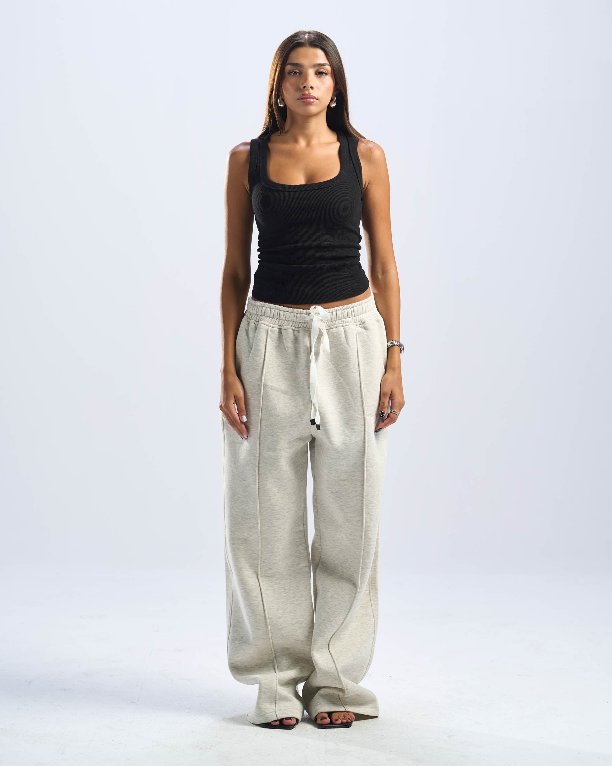 CORE SWEATPANTS IN GREY