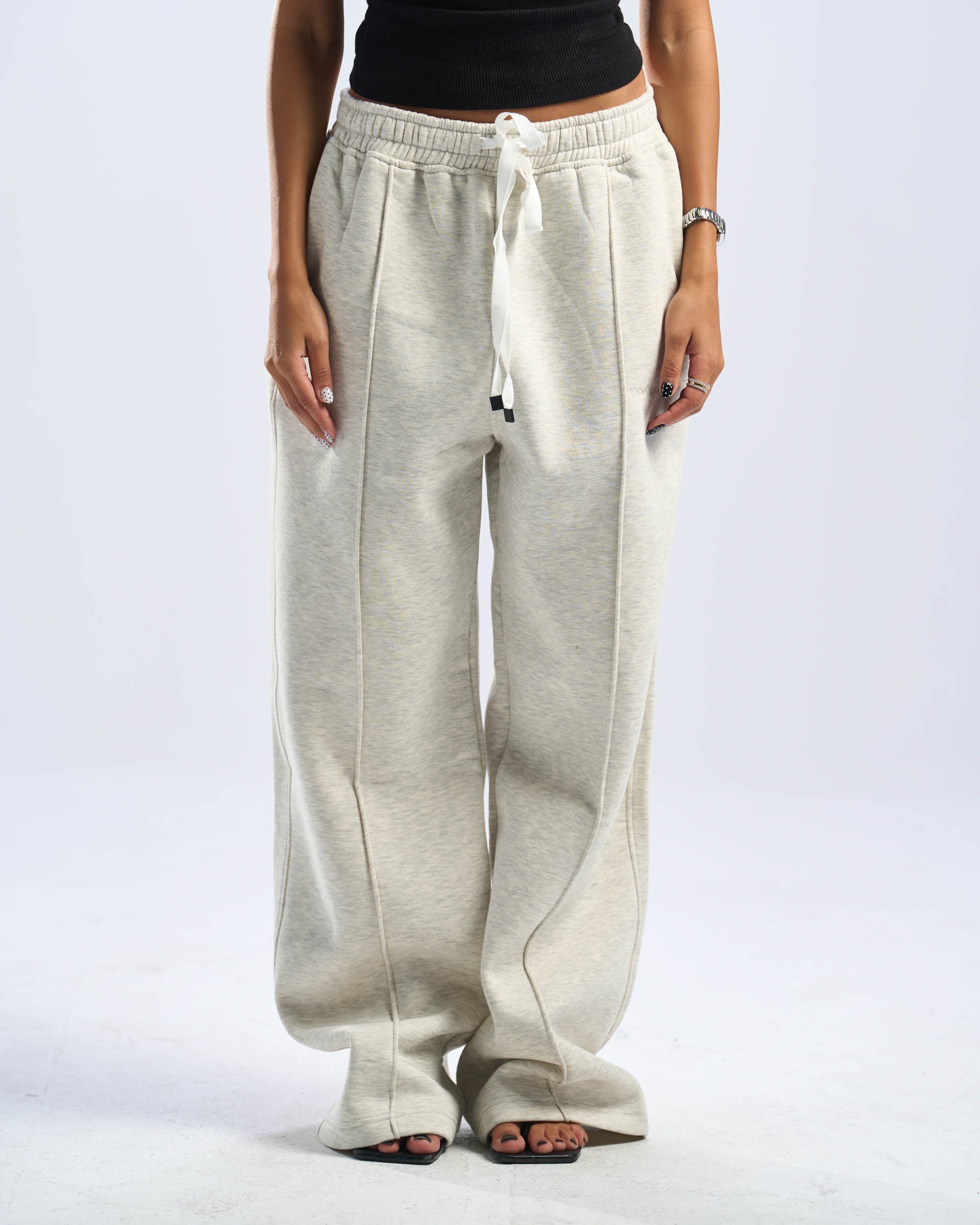 CORE SWEATPANTS IN GREY