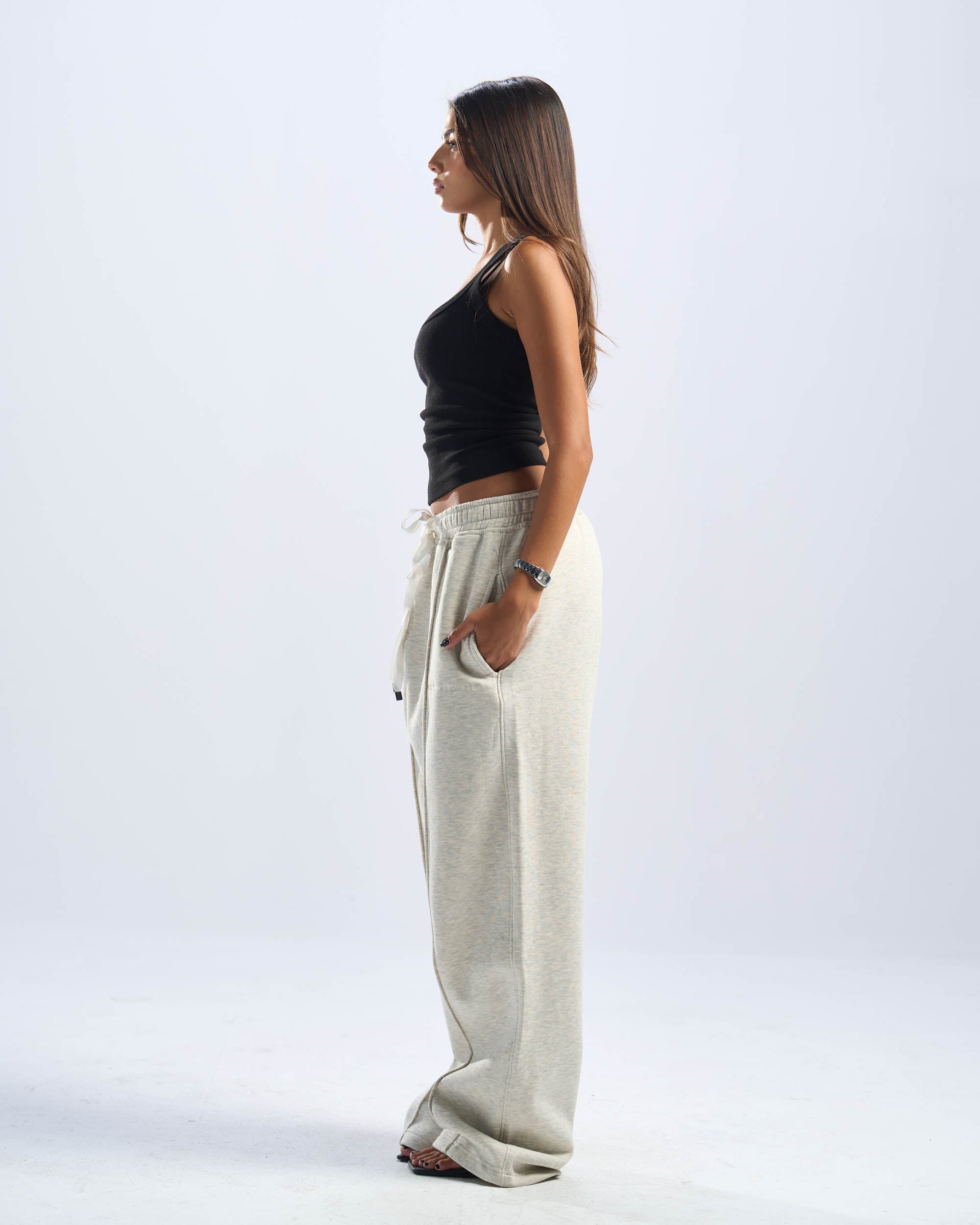 CORE SWEATPANTS IN GREY