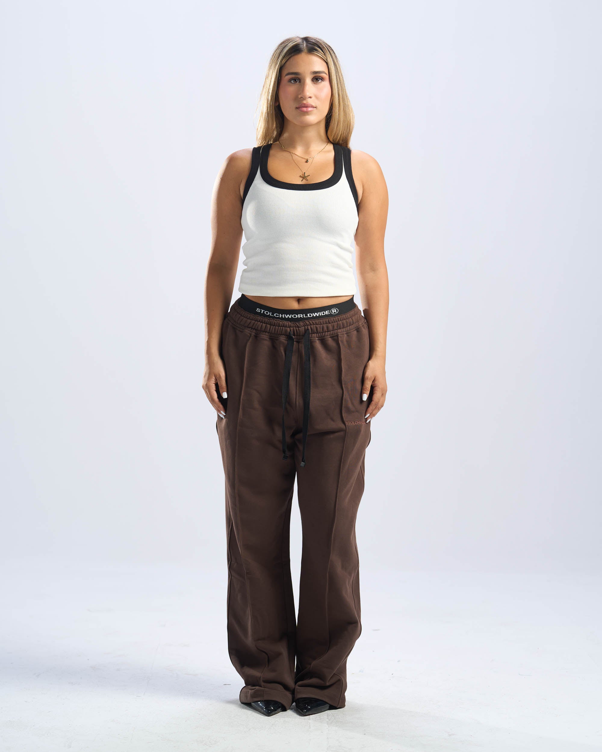 CORE SWEATPANTS IN BROWN