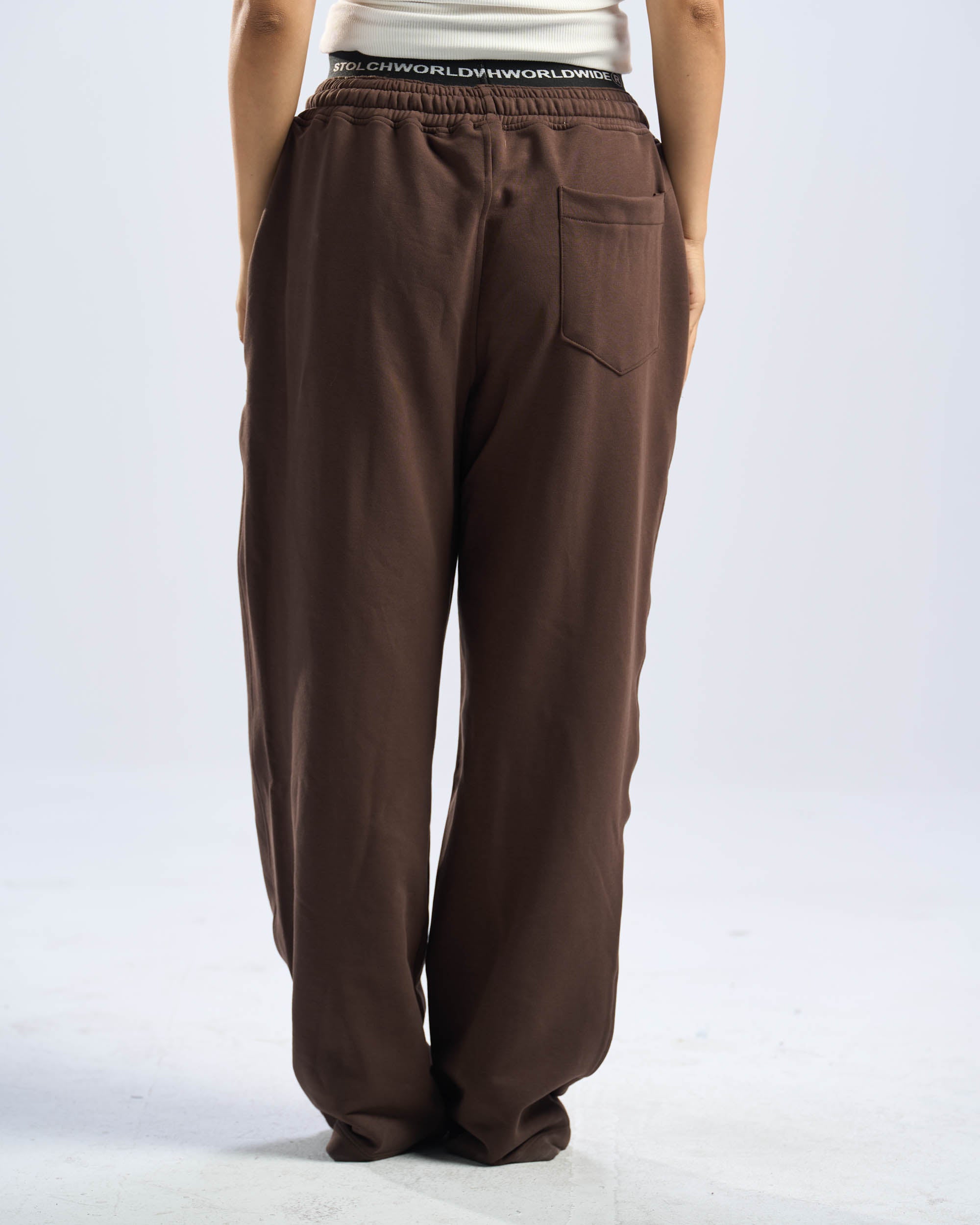 CORE SWEATPANTS IN BROWN