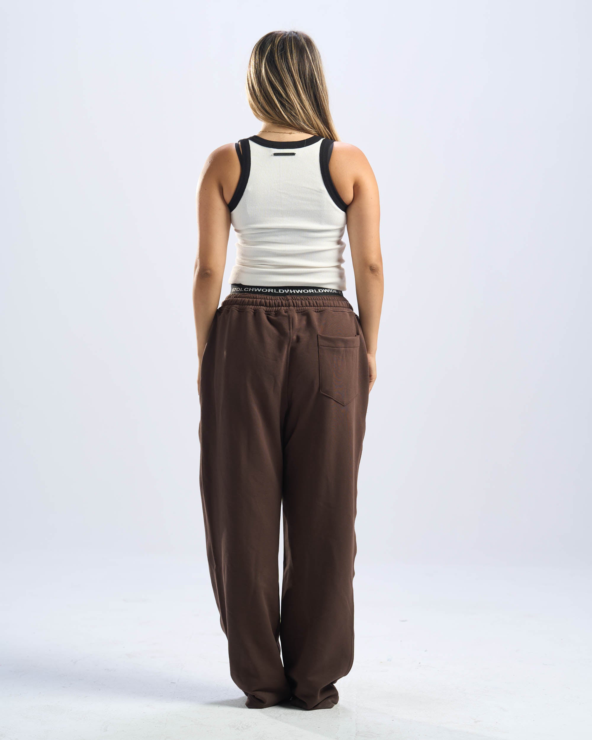 CORE SWEATPANTS IN BROWN