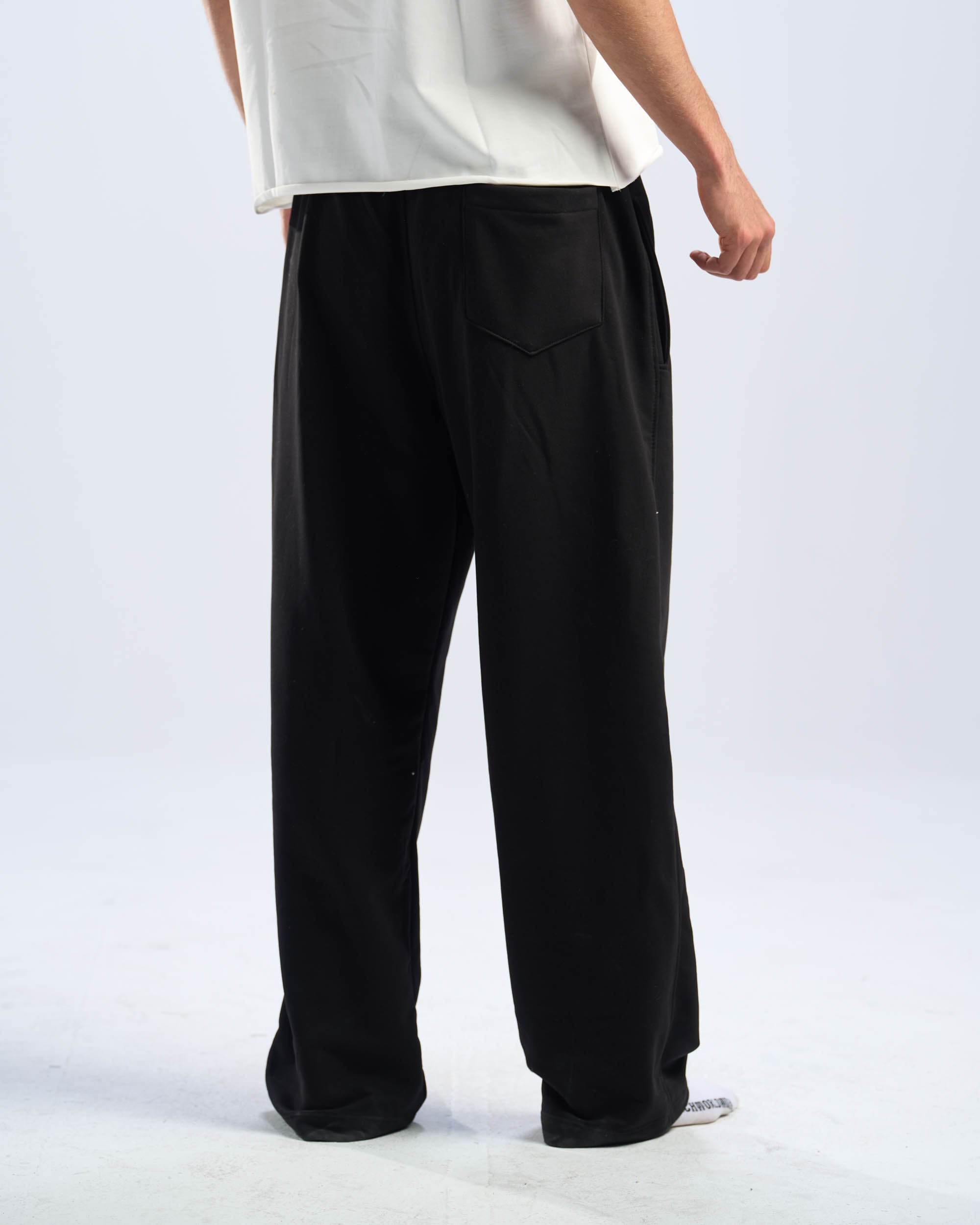CORE SWEATPANTS IN BLACK